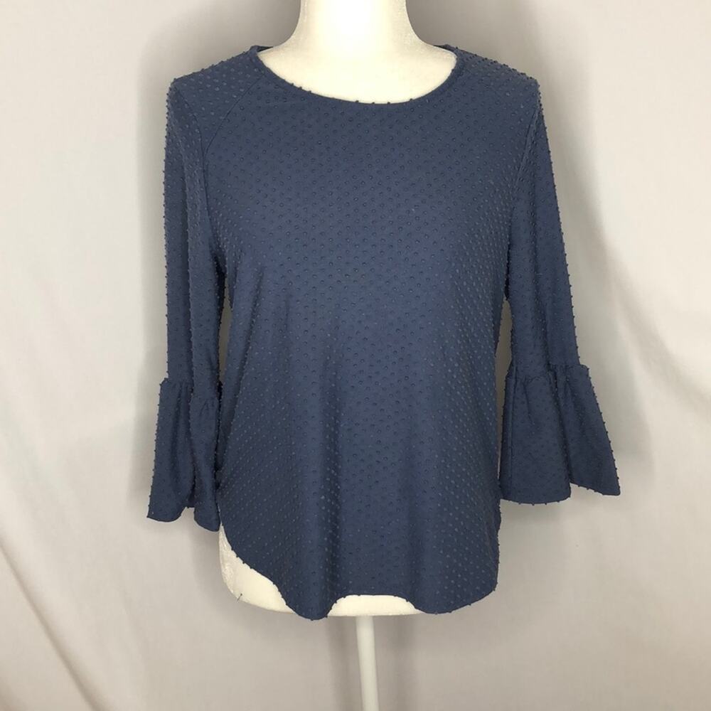 W5 textured dot blue top